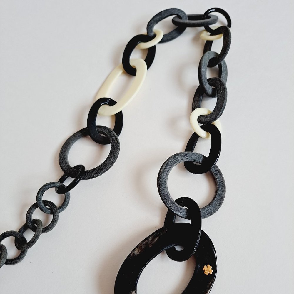 AMLE Italian Long Horn Chain Necklace - Picture 9 of 13
